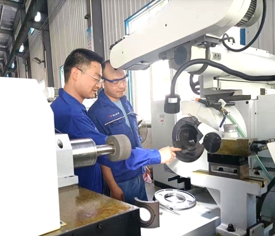 殷光品 勇闯难关的技术总工，谱写新时代劳动者风采